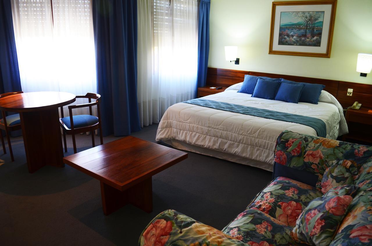 Hotel Huemul General Roca Extérieur photo