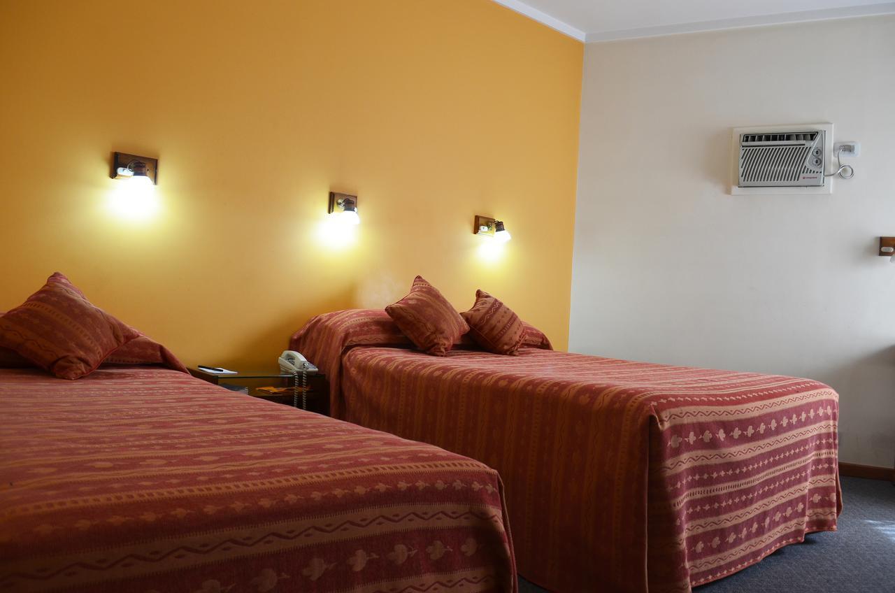 Hotel Huemul General Roca Extérieur photo