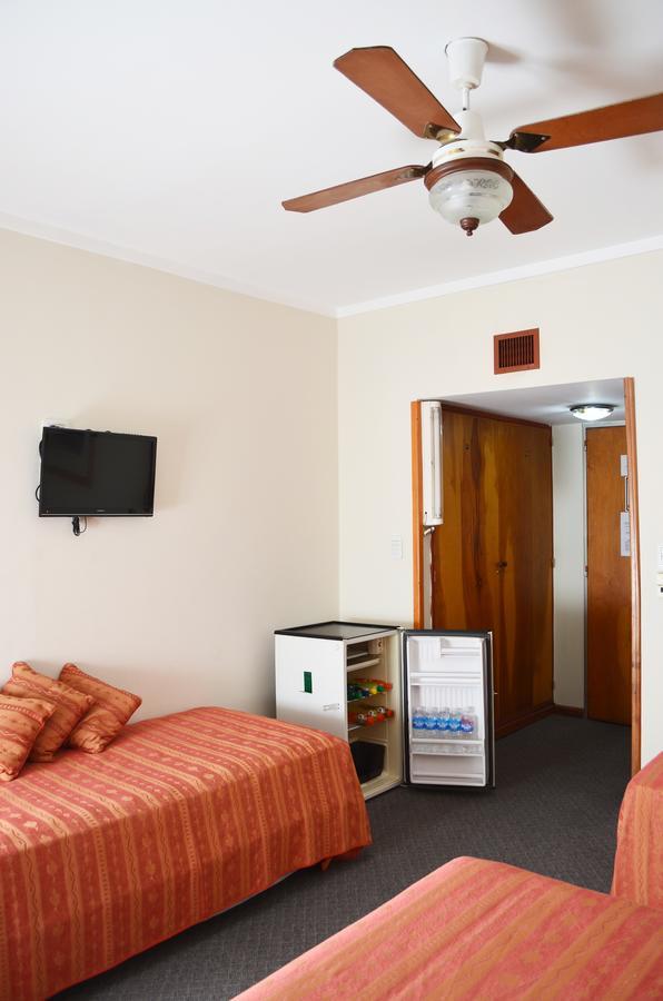 Hotel Huemul General Roca Extérieur photo