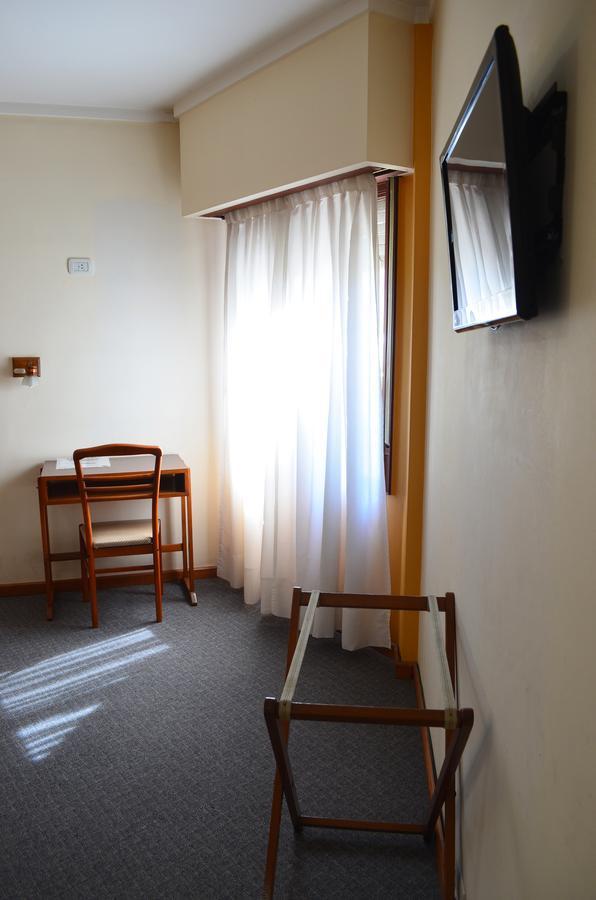 Hotel Huemul General Roca Extérieur photo