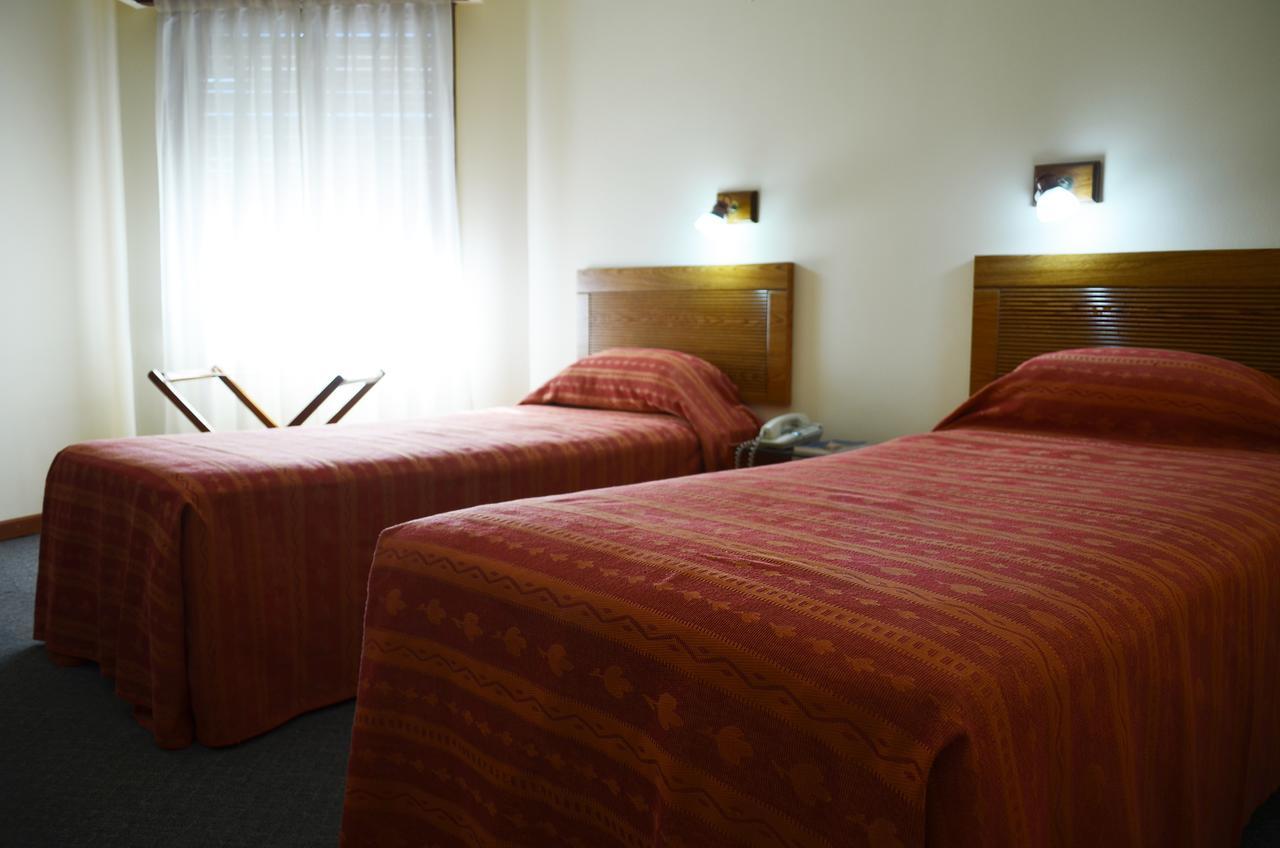 Hotel Huemul General Roca Extérieur photo