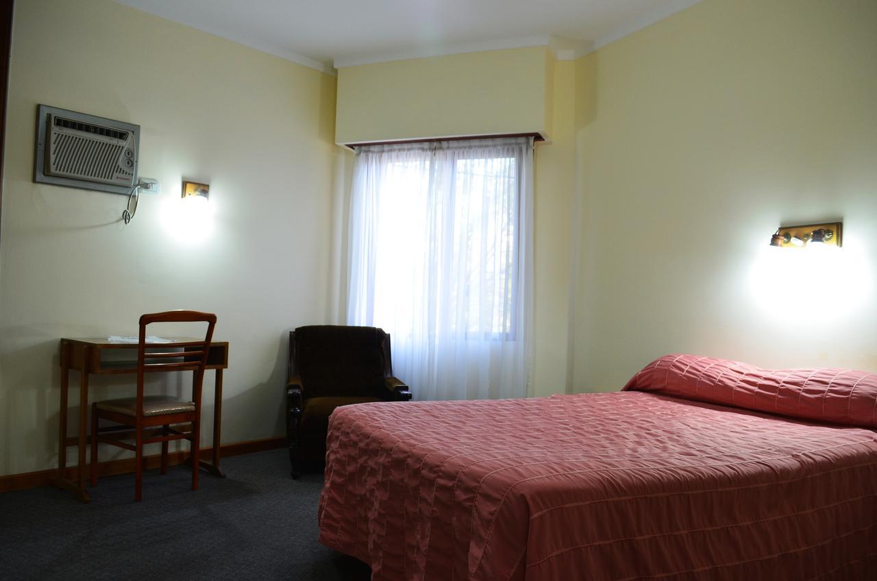 Hotel Huemul General Roca Extérieur photo