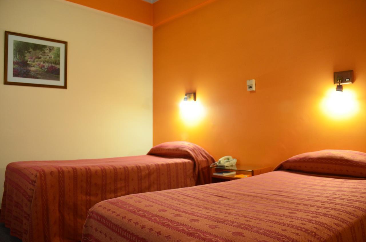 Hotel Huemul General Roca Extérieur photo